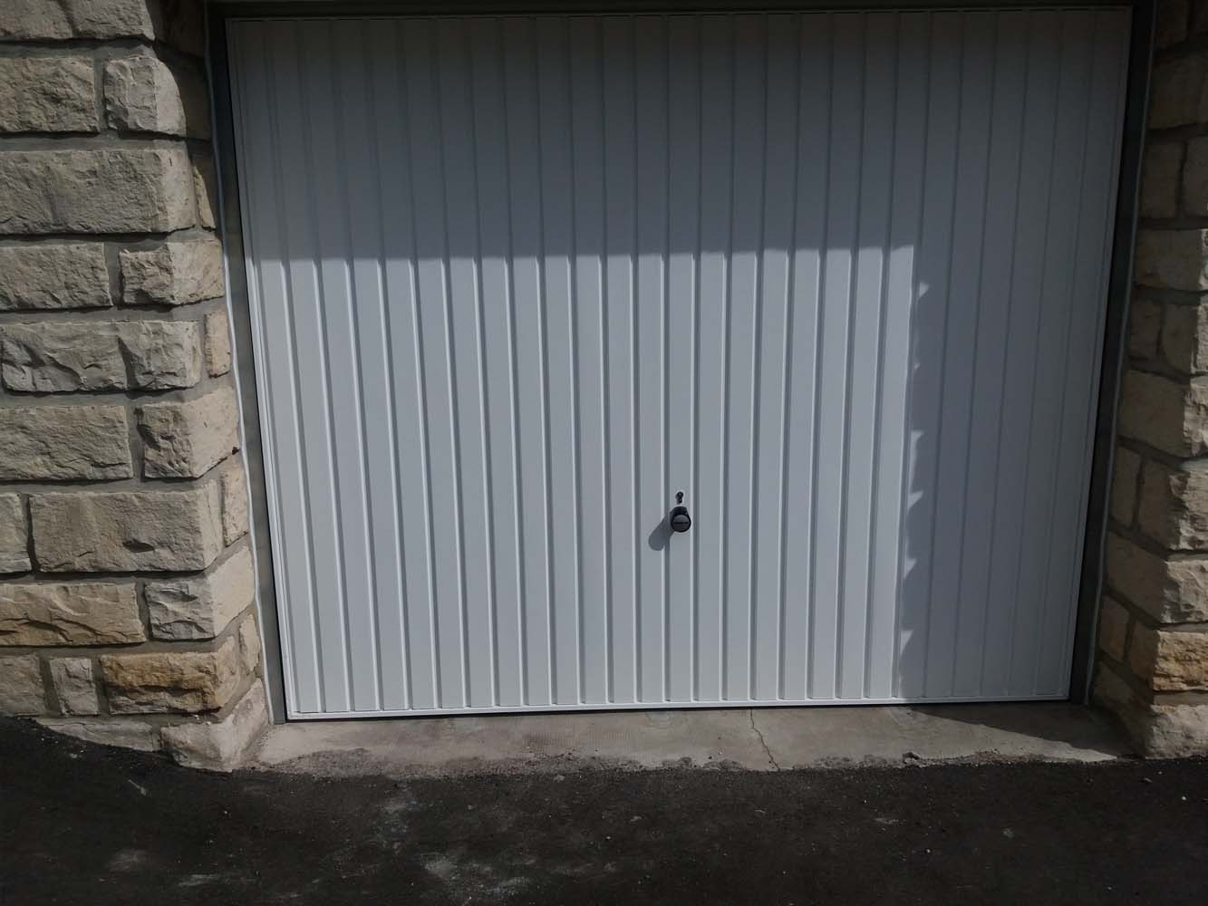 Porte de garage blanc métal